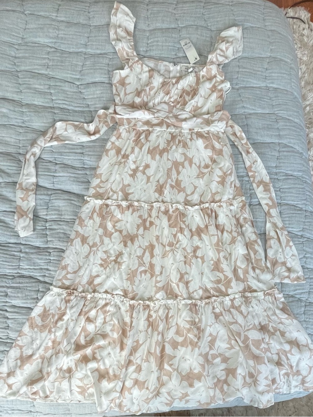 Francesca's Collections Cream and Blush Floral Tiered Midi Dress